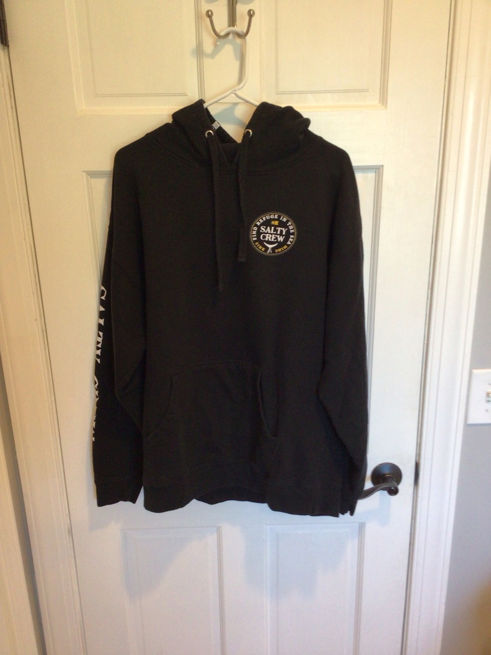 Salty Crew Hoodie Sweatshirt. Size XL. Black. Very good condition.